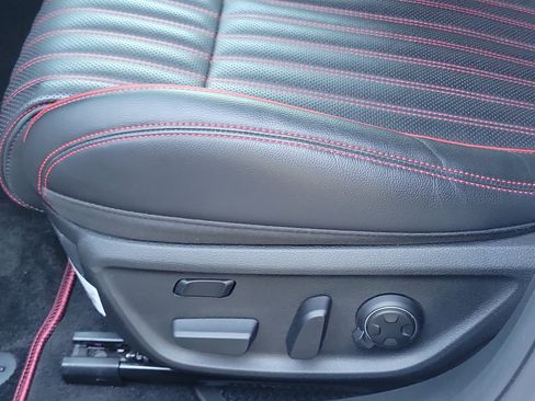 Certified 2025 Genesis G70 3.3T Advanced RWD image 18