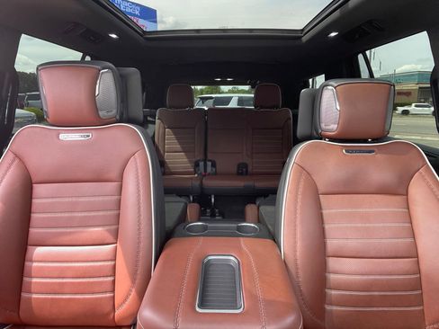 Used 2023 GMC Yukon Denali Ultimate image 32