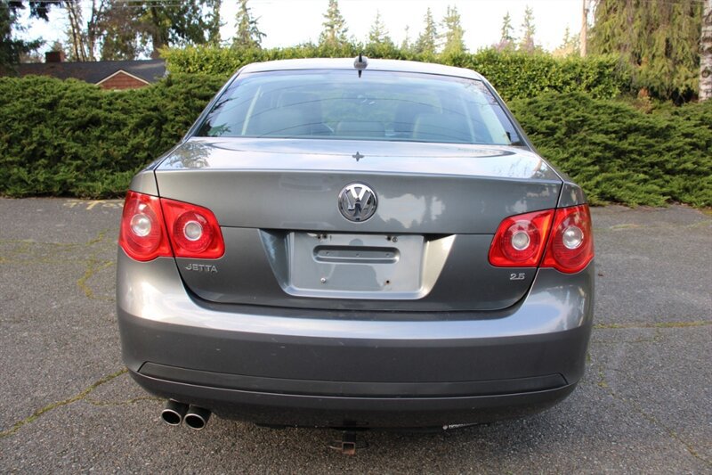Used 2005 Volkswagen Jetta 2.5 FWD image 11