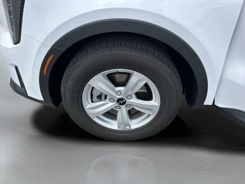 Used 2024 Kia Sorento LX FWD image 34