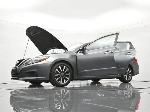 Used 2016 Nissan Altima 2.5 SL w/ 2.5 Technology w/LED Package FWD image 50