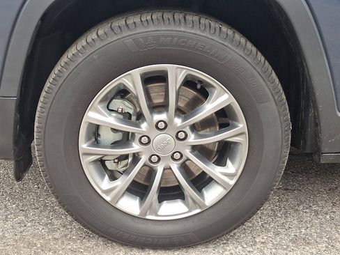 Used 2021 Jeep Cherokee Latitude Lux w/ Comfort/Convenience Group image 10