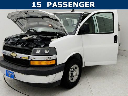 Used 2018 Chevrolet Express 3500 LT w/ LT Preferred Equipment Group image 10