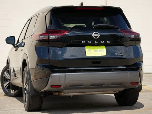 Used 2024 Nissan Rogue SL AWD/4WD image 5