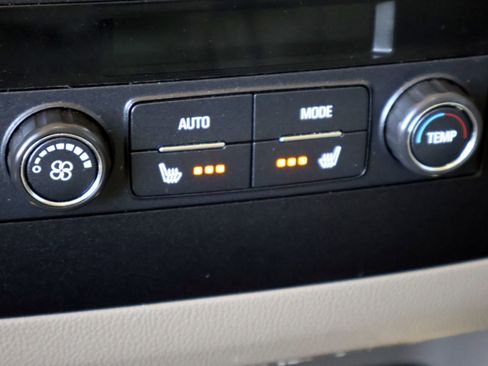 Used 2017 Chevrolet Suburban Premier image 21