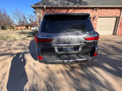 Used 2017 Lexus LX 570 4WD w/ Luxury Package image 8