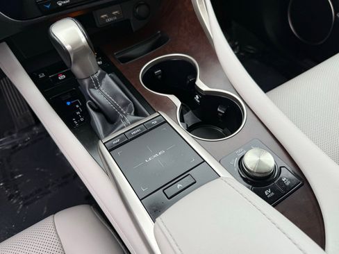 Used 2020 Lexus RX 450h AWD w/ Premium Package image 27