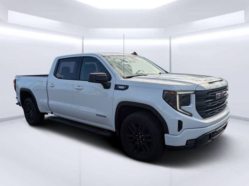 Used 2022 GMC Sierra 1500 Elevation w/ X31 Off-Road Package AWD/4WD image 1