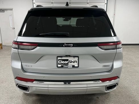 Used 2023 Jeep Grand Cherokee Overland AWD/4WD image 11