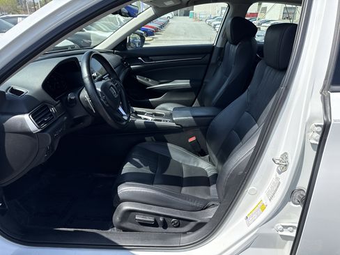 Used 2018 Honda Accord Touring image 16