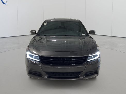 Used 2019 Dodge Charger SXT RWD image 2