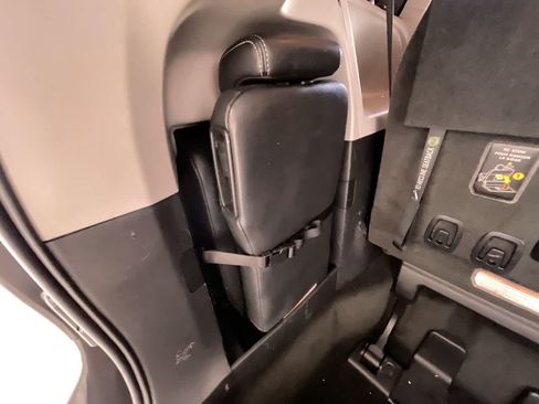 Used 2015 Toyota Sienna SE FWD image 30