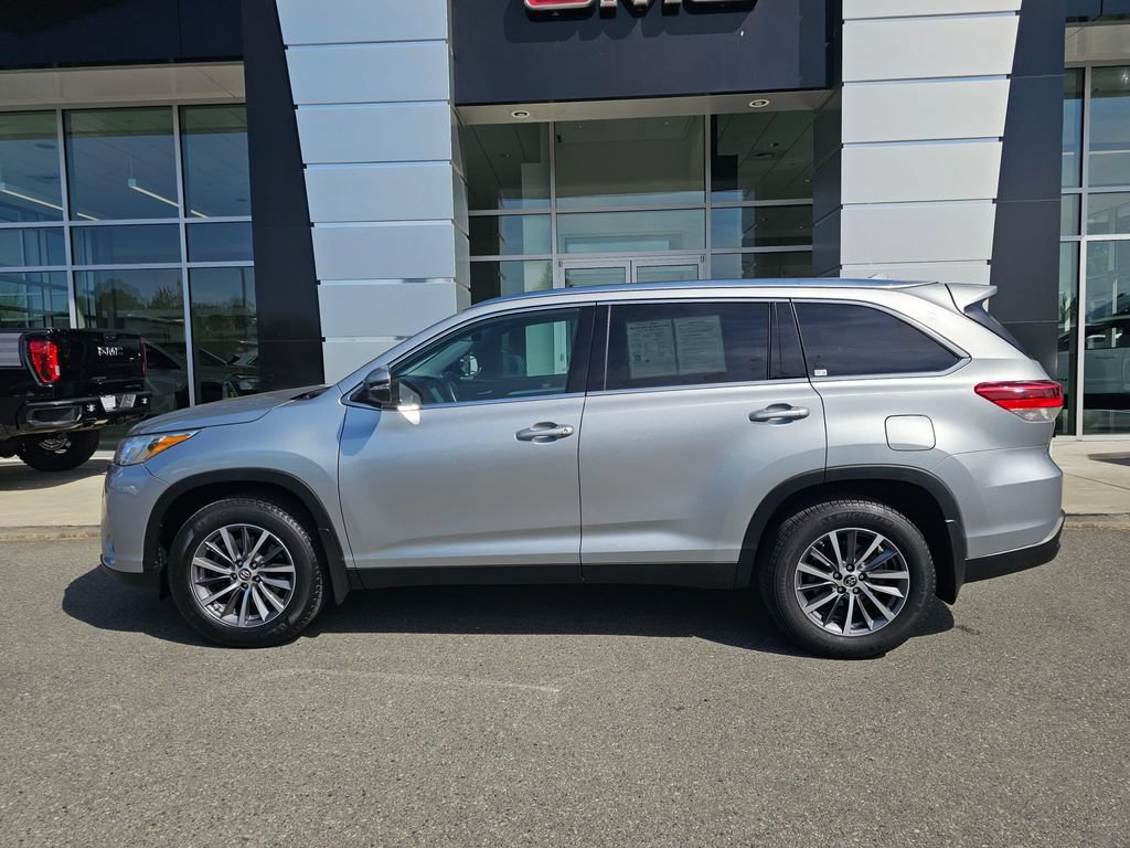 Used 2019 Toyota Highlander XLE AWD/4WD image 4