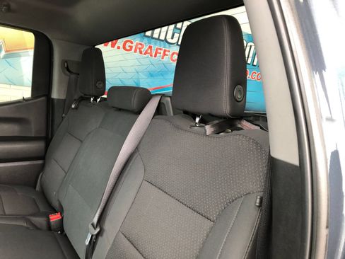 Used 2020 Chevrolet Silverado 1500 Custom w/ Custom Value Package AWD/4WD image 9