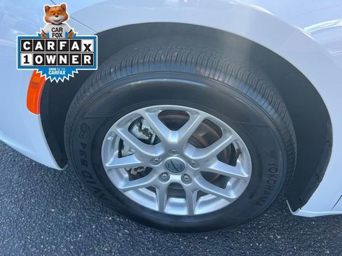 Used 2025 Chrysler Pacifica Select FWD image 34