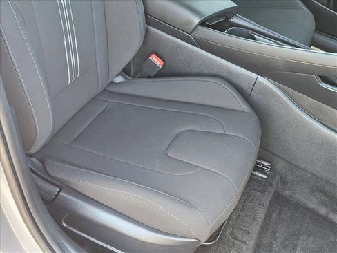Used 2025 Hyundai Elantra SEL FWD image 25
