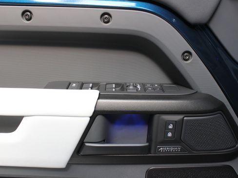 Used 2026 Land Rover Defender 110 OCTA image 40