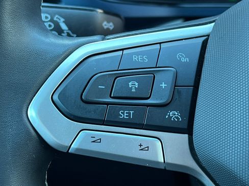 Used 2024 Volkswagen Taos SE image 31