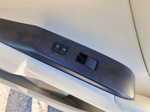 Used 2021 Toyota Camry LE w/ Convenience Package image 17