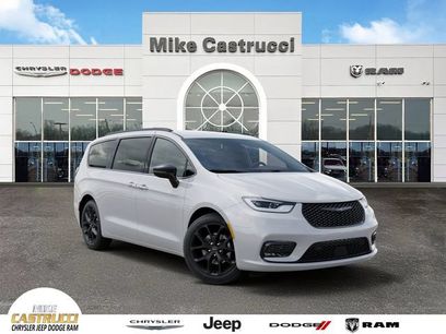 New 2026 Chrysler Pacifica Select w/ S Appearance Package