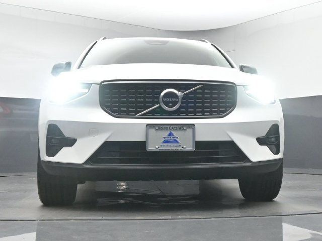 Used 2023 Volvo XC40 B5 Plus w/ Protection Package Premier AWD/4WD image 38