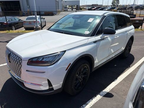 Used 2025 Lincoln Corsair FWD image 10