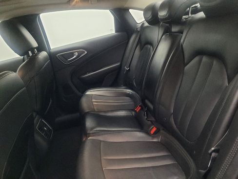 Used 2017 Chrysler 200 Limited Platinum w/ Comfort & Convenience Group FWD image 18