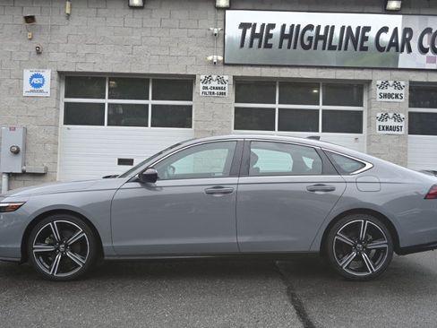 Used 2024 Honda Accord Sport image 2
