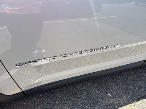 Used 2021 Jeep Grand Cherokee L Limited RWD image 23