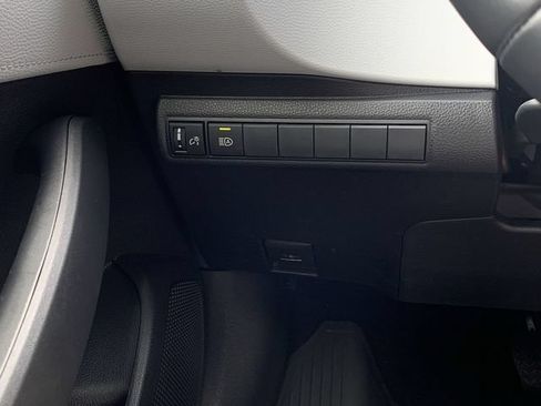 Used 2025 Toyota Corolla SE FWD image 32