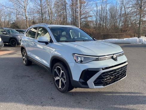 Certified 2025 Volkswagen Taos SEL image 5