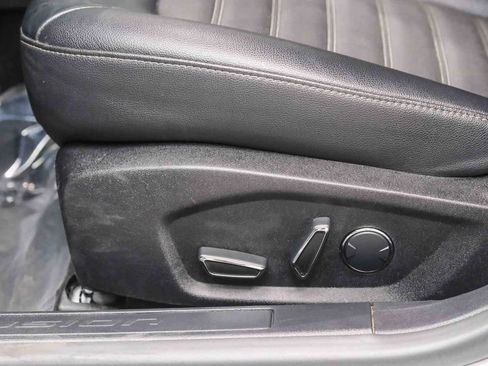 Used 2018 Ford Fusion SE w/ Equipment Group 201A image 24