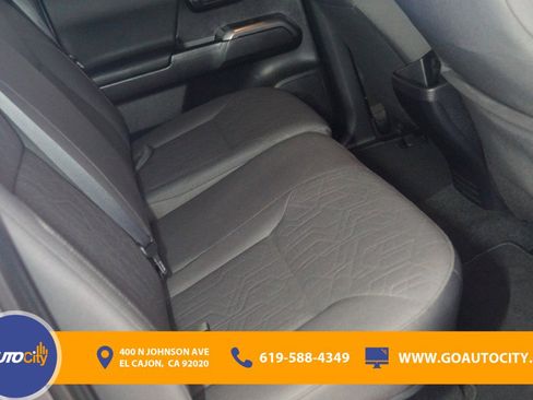 Used 2019 Toyota Tacoma TRD Sport image 15