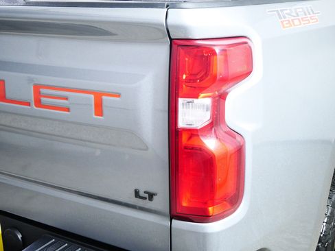 Used 2025 Chevrolet Silverado 1500 LT Trail Boss w/ LT Trail Boss Premium Package image 17