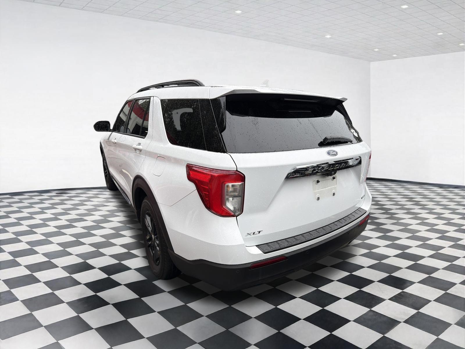 Used 2020 Ford Explorer XLT RWD image 5