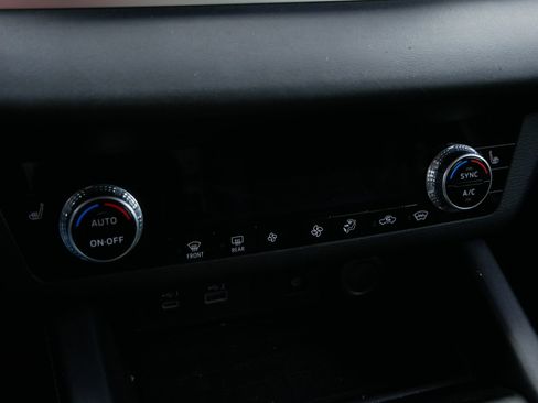 Used 2022 Mitsubishi Outlander SE AWD/4WD image 25