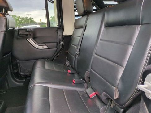 Used 2012 Jeep Wrangler Unlimited Rubicon w/ Connectivity Group AWD/4WD image 14