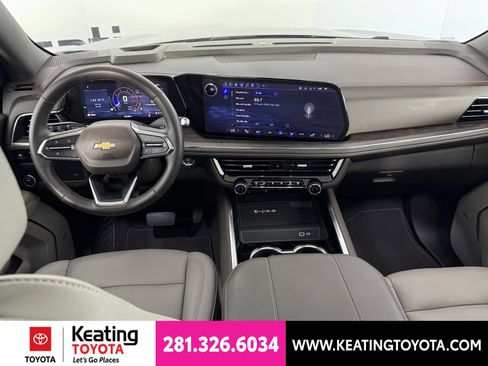 Used 2025 Chevrolet Suburban LT w/ Comfort Package RWD image 23