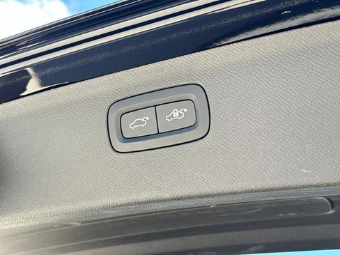 Certified 2025 Volvo XC90 B5 Core AWD/4WD image 37