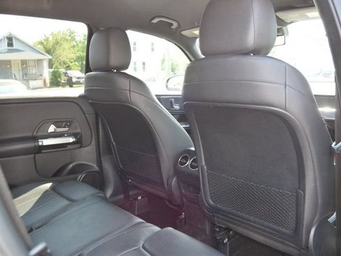 Used 2021 Mercedes-Benz GLB 250 4MATIC w/ Premium Package image 32