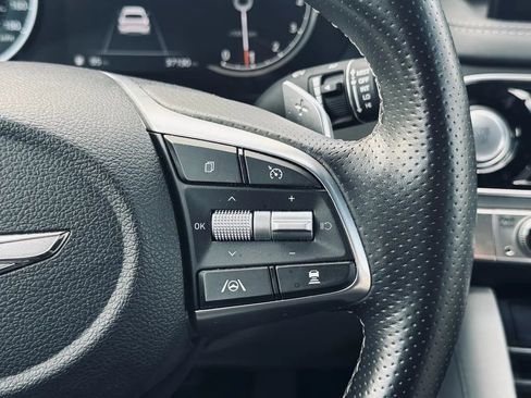Used 2023 Genesis G70 2.0T image 13