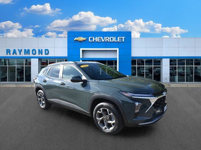 Used 2025 Chevrolet Trax LT w/ LT Convenience Package FWD image 10