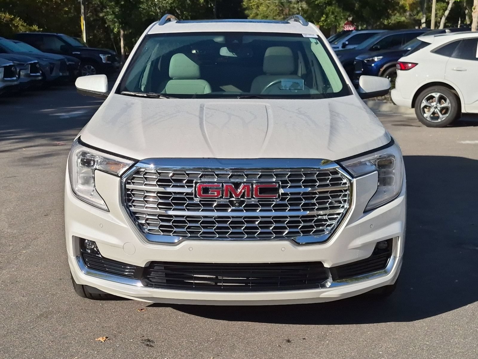 Used 2022 GMC Terrain Denali w/ Denali Premium Package AWD/4WD image 8