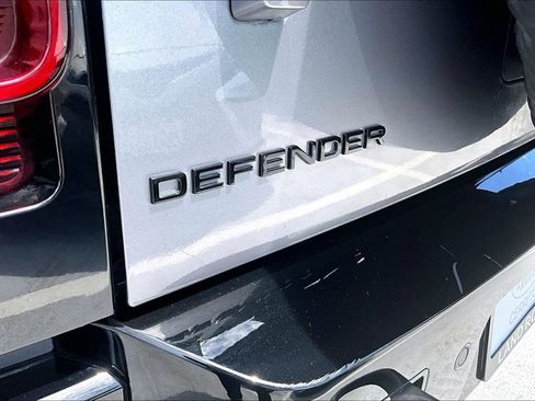 Certified 2024 Land Rover Defender 110 X-Dynamic SE AWD/4WD image 22