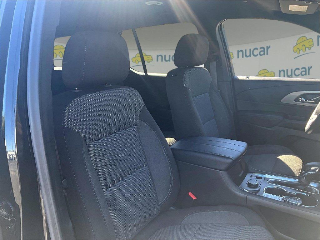Used 2023 Chevrolet Traverse LT w/ Midnight/Sport Edition AWD/4WD image 11