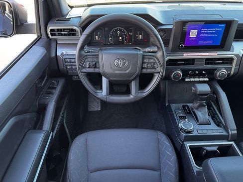 Used 2025 Toyota Tacoma SR5 AWD/4WD image 17