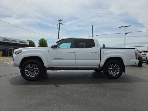 Used 2017 Toyota Tacoma Limited w/ Tow Package AWD/4WD image 4