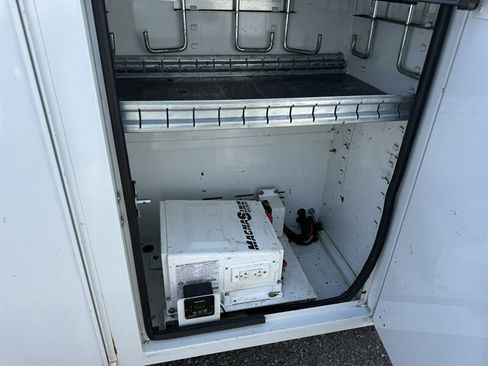 Used 2016 Ford F550 2WD Regular Cab Super Duty image 15