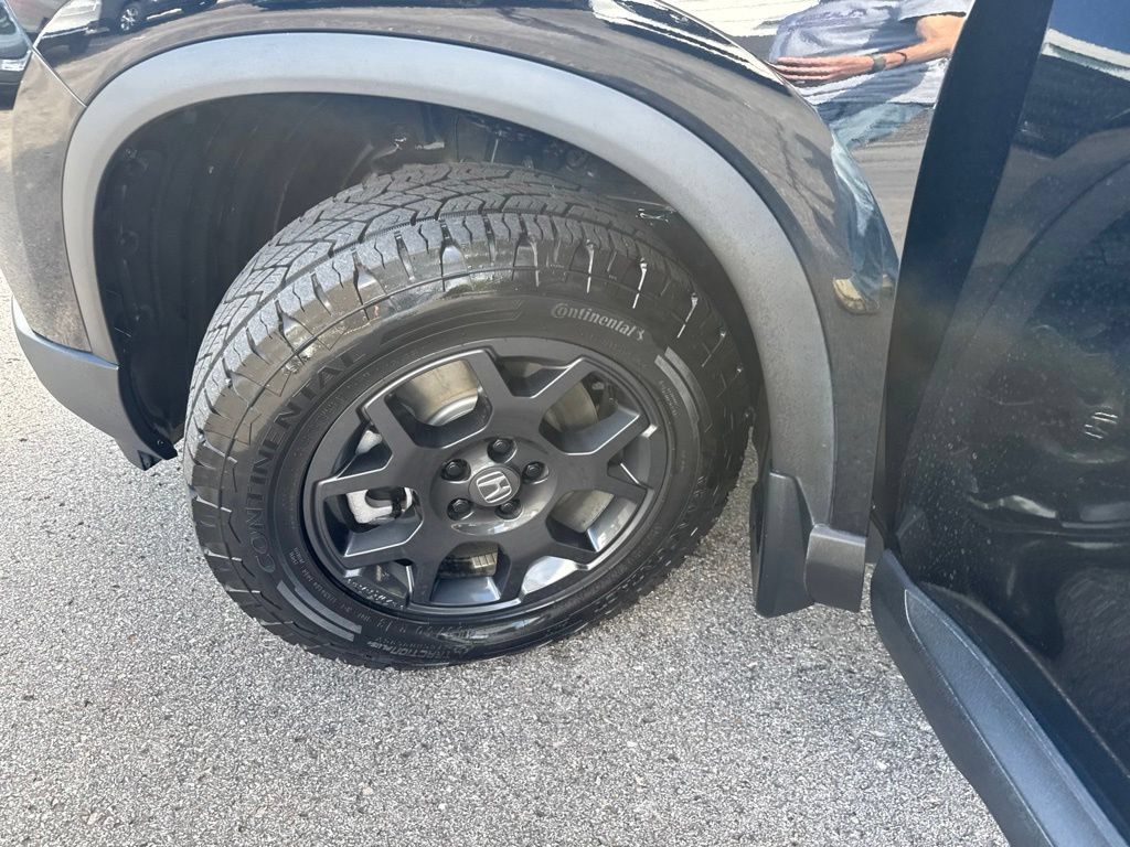 Used 2025 Honda Pilot TrailSport image 22