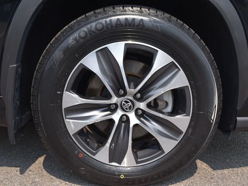 Certified 2026 Toyota Highlander XLE AWD/4WD image 28